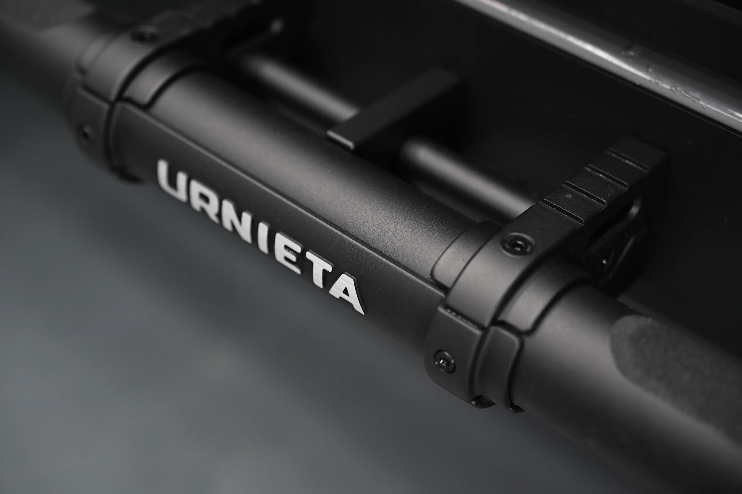 URNIETA 侧杠与车身侧面细节